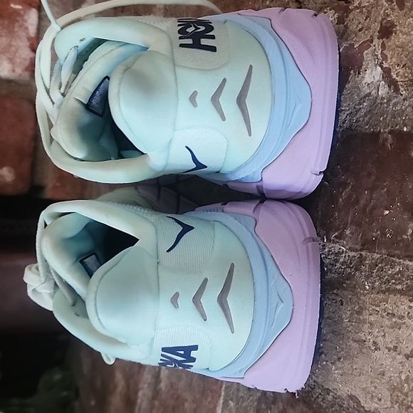 Hoka Arahi 6 Pastel Mint and Lavender Running Shoes - Picture 4 of 15